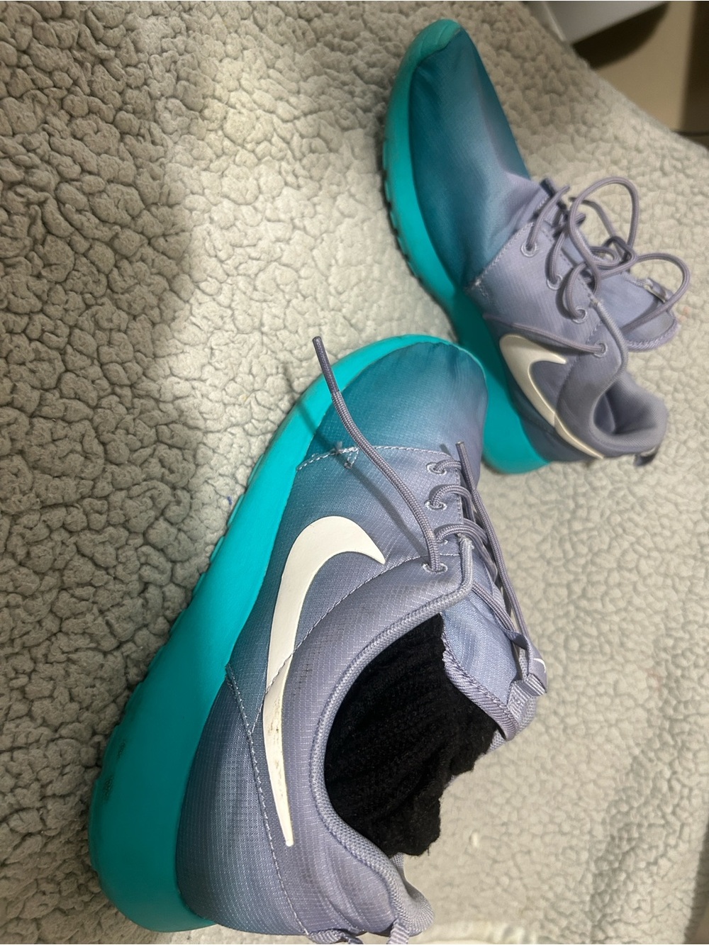 Nike Women’s Lavender Running Sneakers with Teal Sole